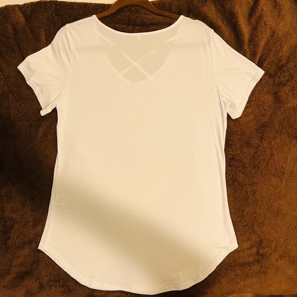 NWOT-White Casual Fun Top - Picture 4 of 9